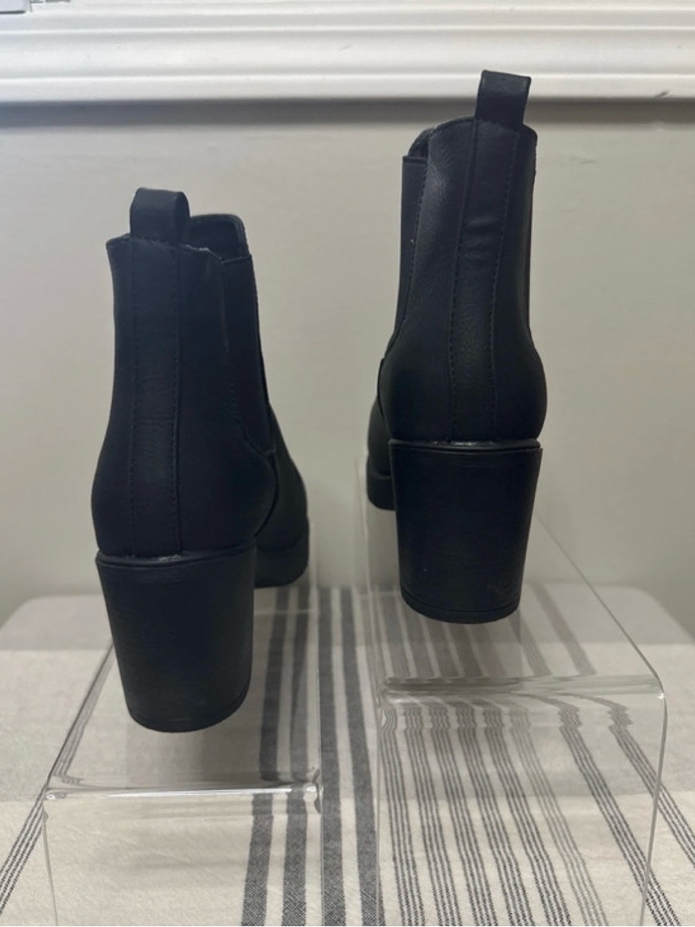 Dream Pairs Black Chelsea Block Heel Ankle Boots - Picture 2 of 6